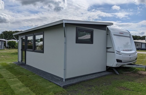 Midlum House | Oceanfront Caravan for 5 Guests at Wurster North Sea Coast