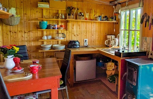 Kirch Mulsow House | Cozy Caravan for 3 Guests with Ocean View in Carinerland