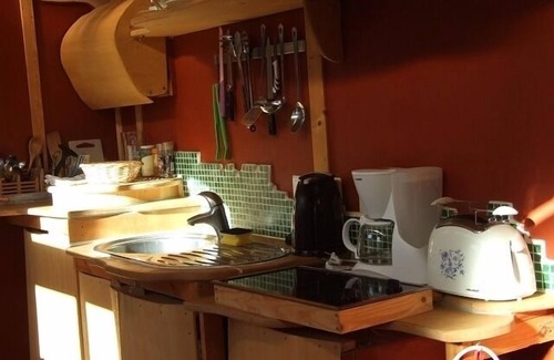 Kirch Mulsow House | Cozy Caravan for 3 with Ocean View in Carinerland