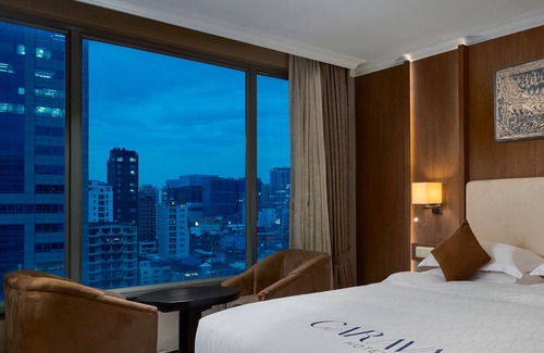 Phnom Penh City Centre Hotel | Experience Comfort at Caravan Hotel by EHM with Pool & Spa