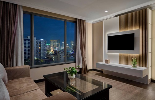 Phnom Penh City Centre Hotel | Experience Comfort at Caravan Hotel by EHM with Pool & Spa