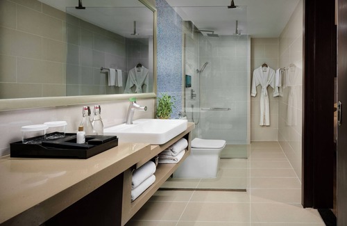 Phnom Penh City Centre Hotel | Experience Comfort at Caravan Hotel by EHM with Pool & Spa