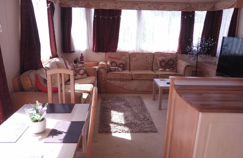 Camber Cabin | Caravan - Sleeps 8 - Pets Ok - Parking - Patio