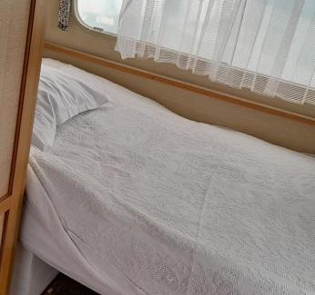 Carhaix-Plouguer Other | Cozy Caravane Hôte: Family-Friendly Retreat Awaits You