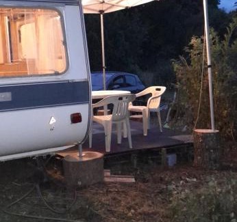 Carhaix-Plouguer Other | Cozy Caravane Hôte: Family-Friendly Retreat Awaits You