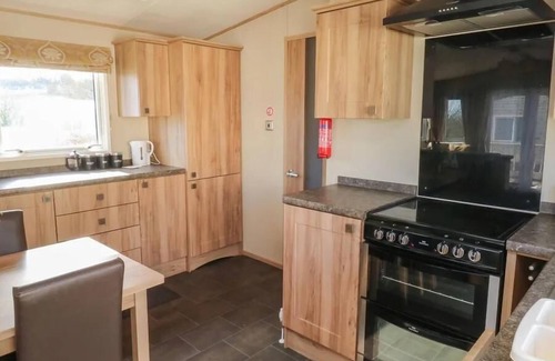 Paignton Cabin | Inviting 2-Bed Lodge with Kitchen in Devon Bay