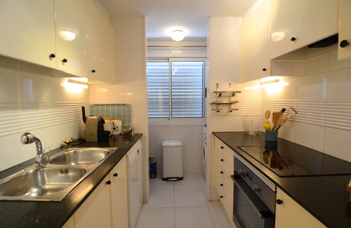 L'Escala Apartment | Experience CARAVEL.LES B 303: Top-Rated with Pool & Spa