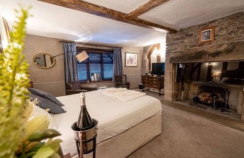 Loughborough House | Discover Caravelli: Family-Friendly with Delicious Dining