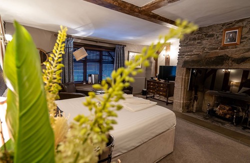 Loughborough House | Discover Caravelli: Family-Friendly with Delicious Dining