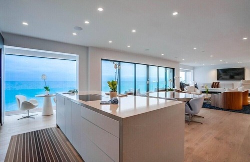Eastern Malibu House | Unforgettable Stay at Carbon Beach, Malibu – Pet Friendly & Oceanfront
