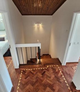 Carcavelos House | CARCAROOMS Guest House
