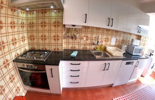 Sao Domingos de Rana Apartment | Renovated 3-Bedroom Retreat in Carcavelos, Cascais