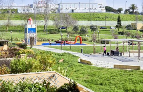 Carcavelos Apartment | Family-Friendly Stay at Carcavelos Apartment - 4 Star Rated