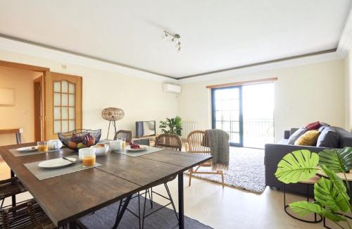 Carcavelos Apartment | Family-Friendly Stay at Carcavelos Apartment - 4 Star Rated