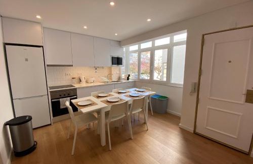 Oeiras House | Cozy Carcavelos Beach Shared Apartment with Kitchen Access