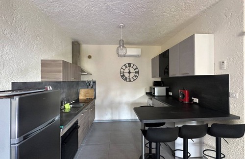 Solenzara Apartment | Cardellini 23: Family-Friendly Residence with Pool & Sea Views