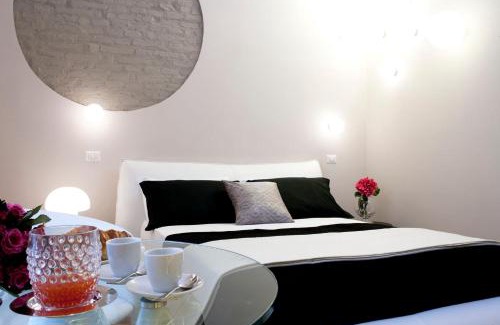 Repubblica Bed & Breakfast | Indulge in Cardilli Rooms: Pet-Friendly with Breakfast & Hot Tub