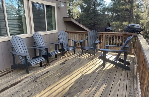 Munds Park House | Cardinal Nest: Modern Cabin Retreat Near Flagstaff & Sedona