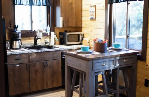 Whitesboro Cabin | Explore Cardinal Treehouse at Big Cedar Wilderness Cabins