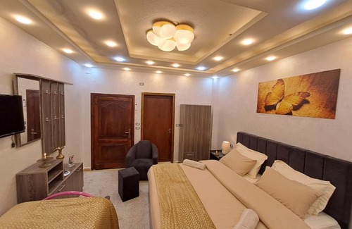 Jerash House | Discover CardoStudio: Pet-Friendly Retreat with Hot Tub