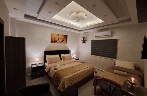 Jerash House | Discover CardoStudio: Pet-Friendly Retreat with Hot Tub