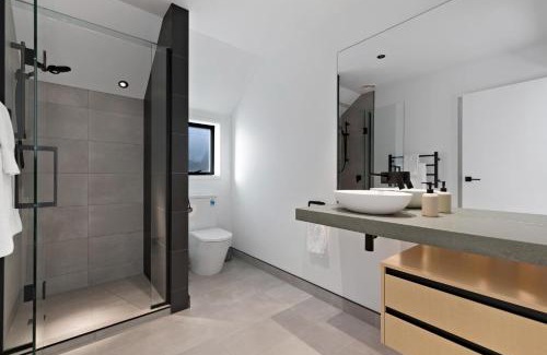 Cardrona Apartment | Pet-Friendly Cardrona Creekside Apartment for Family Getaways