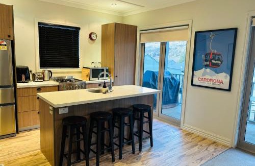 Cardrona Apartment | Relax at Cardrona Villa with Pool and Oceanfront Views
