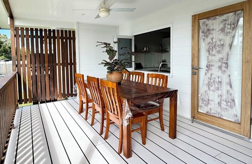 Cardwell House | Cozy Retreat at Cardwell Anglers for Adventure Seekers