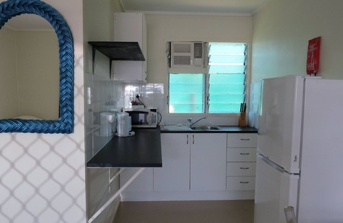 Cardwell Hotel | Relax at Cardwell Beach: Family-Friendly with Pool & Breakfast