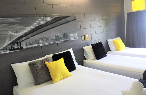 Cardwell Hotel | Relax at Cardwell Beach: Family-Friendly with Pool & Breakfast