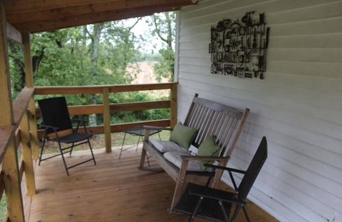 Dixon Springs Cottage | Caretaker cottage with 1 bedroom and WiFi, AC in delightful Dixon Springs