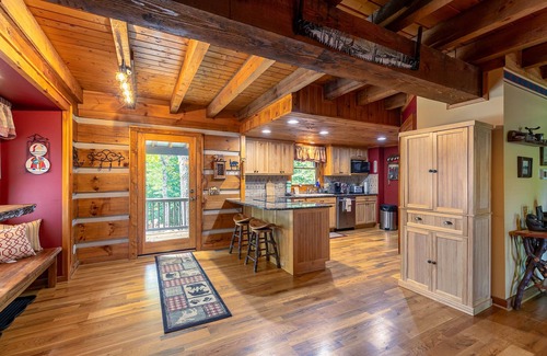 Foscoe House | Discover Cari's Rivers Edge: Cozy Private Home with Fire Pit