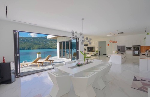 Estate Kings Quarter Villa | Exclusive Villa Retreat on Magens Bay Beach with Ocean View