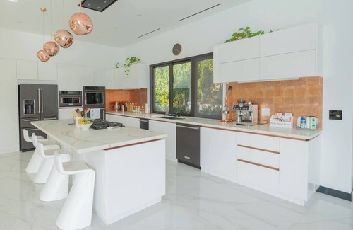 Estate Kings Quarter Villa | Exclusive Villa Retreat on Magens Bay Beach with Ocean View