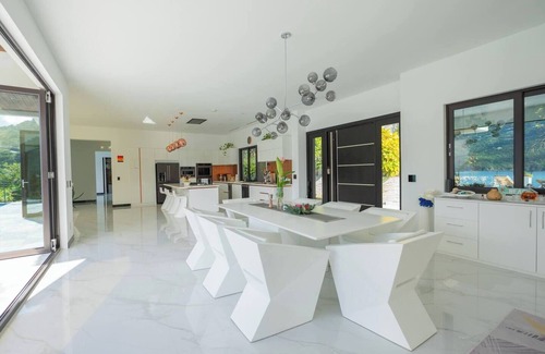 Estate Kings Quarter Villa | Exclusive Villa Retreat on Magens Bay Beach with Ocean View