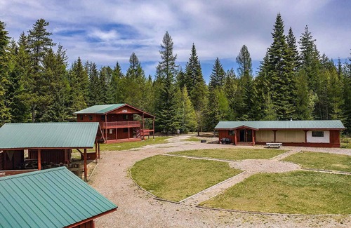Boundary County RV Rental | Pet-Friendly Caribou Ridge: Perfect for Families with Pool