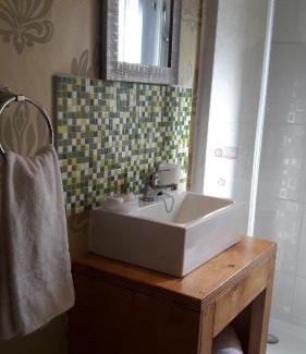 Valparaiso House | Relaxing Oceanfront Suites at Carilafquen with Hot Tub