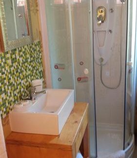 Valparaiso House | Relaxing Oceanfront Suites at Carilafquen with Hot Tub