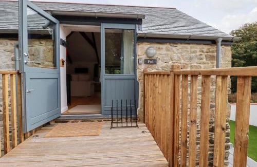 Newquay House | Pet-Friendly Retreat at Carines Barns - Perfect for Families