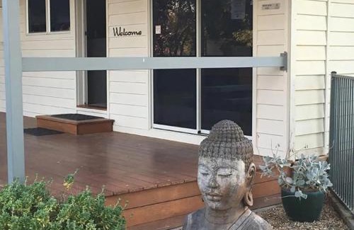 Hillgrove Hotel | Carinya Caravan Park