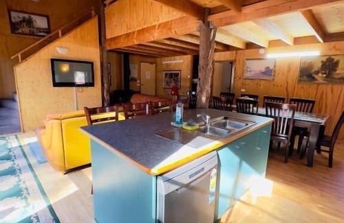 Jindabyne Cabin | Experience Carinya Village Jindabyne: Family-Friendly Retreat
