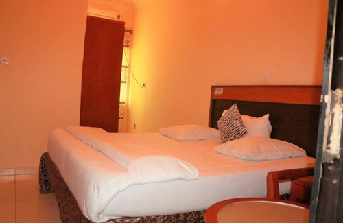 Calabar Hotel | Top-Rated Carlcon Hotel: Family-Friendly with Great Dining