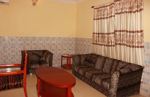 Calabar Hotel | Top-Rated Carlcon Hotel: Family-Friendly with Great Dining