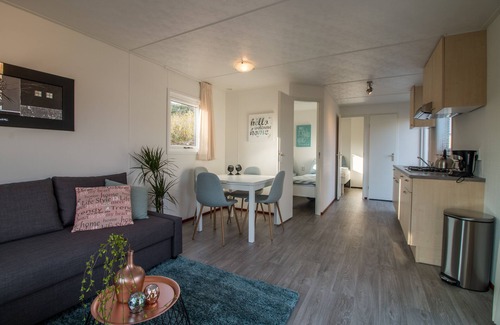 IJmuiden Ski Chalet | Elevate Your Stay at Carlene Chalet with Oceanfront Bliss