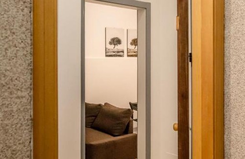 Comiso Bed & Breakfast | Inviting Carlentini House B&B: Family-Friendly Comfort