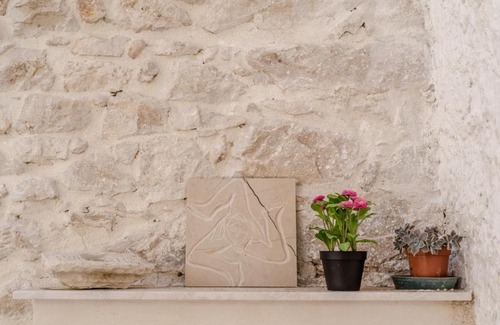 Comiso Bed & Breakfast | Inviting Carlentini House B&B: Family-Friendly Comfort