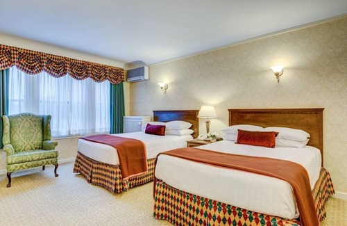 Oak Park Hotel | Experience Comfort at Carleton of Oak Park: 9/10 Rating