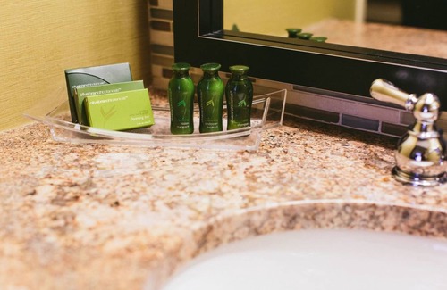 Oak Park Hotel | Experience Comfort at Carleton of Oak Park: 9/10 Rating