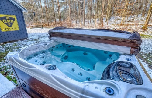Little Valley House | Family-Friendly Cottage with Pool and Pet Amenities Awaits
