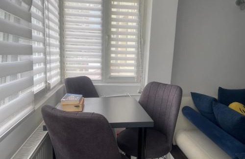 Ramnicu Valcea Apartment | Pet-Friendly Getaway at Carlitos Apt with Hot Tub & Breakfast